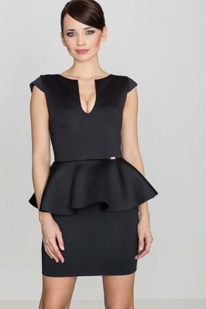 czarna elegancka sukienka z baskinką z rozcięciem przy dekolcie