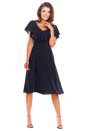 czarna rozkloszowana midi sukienka z falbanką przy dekolcie