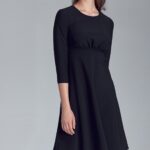 czarna rozkloszowana sukienka odcinana pod biustem