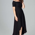 czarna długa asymetryczna sukienka z odkrytymi ramionami