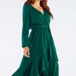asymetryczna sukienka z kopertowym dekoltem i falbankami - zielona