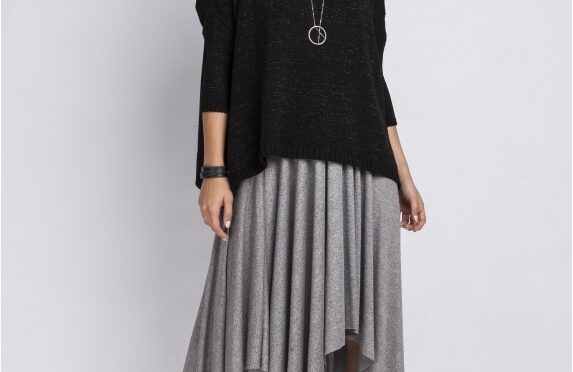 gładki sweter oversize z połyskującą nitką – czarny