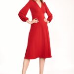 czerwona elegancka midi sukienka z bufiastym rękawem