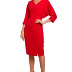 czerwona sukienka oversize z ołówkowym dołem