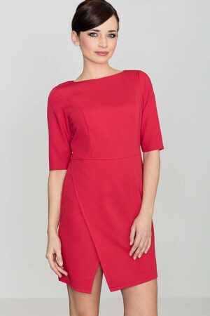 czerwona elegancka sukienka z asymetrycznym rozporkiem
