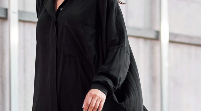 koszula oversize z wydłużonym tyłem – czarna