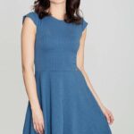 niebieska rozkloszowana sukienka z zakładkami