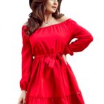 czerwona zwiewna kobieca sukienka z falbankami