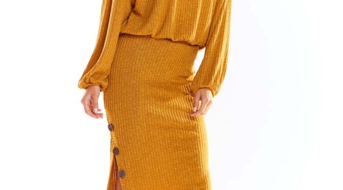 kamelowy nowoczesny oversizowy sweter z guzikami