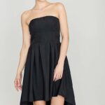 modna sukienka z odkrytymi ramionami wydłuzonym tyłem  czarna