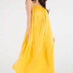 długa sukienka na cienkich ramiączkach z rozcięciem - żółta