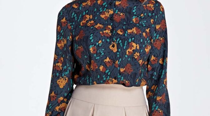 elegancka bluzka koszulowa z okrągłym kołnierzykiem – wzór brąz