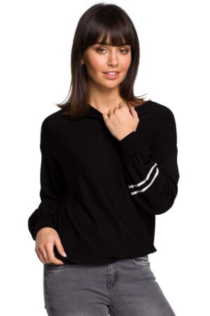 czarny nietoperzowy sweter z bufiastym rękawem z lampasami