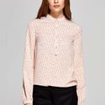 koszulowa bluzka polo z niską stójką - wzór różowa