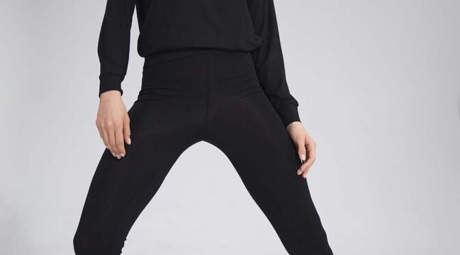 legginsy z marszczoną nogawką – czarne