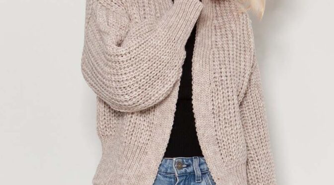 krótki sweter bez zapięcia – beżowy