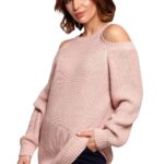 luźny sweter z wycięciami na ramionach - różowy